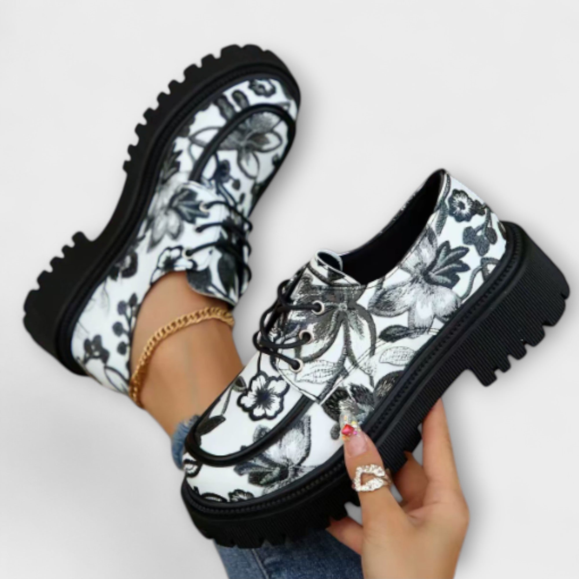 Sandra - Pantofi Retro Eleganți