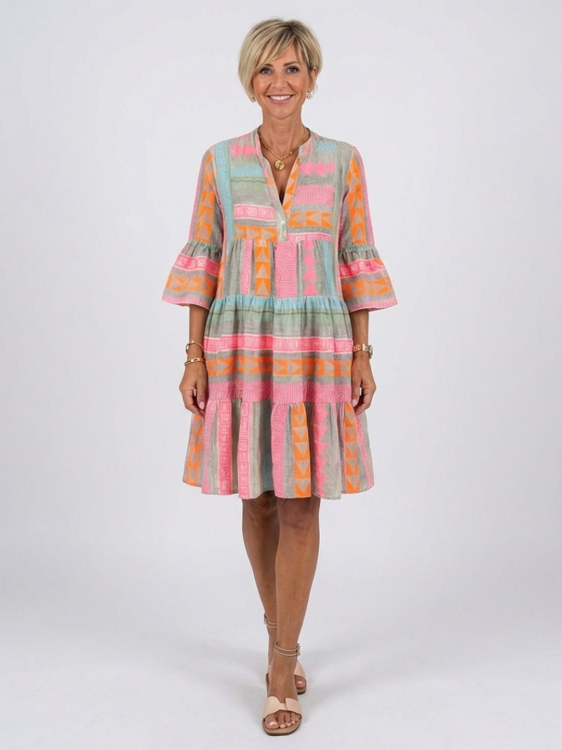 Maelle | Rochie cu imprimeu geometric, decolteu în V și fustă stratificată, lungime până la genunchi
