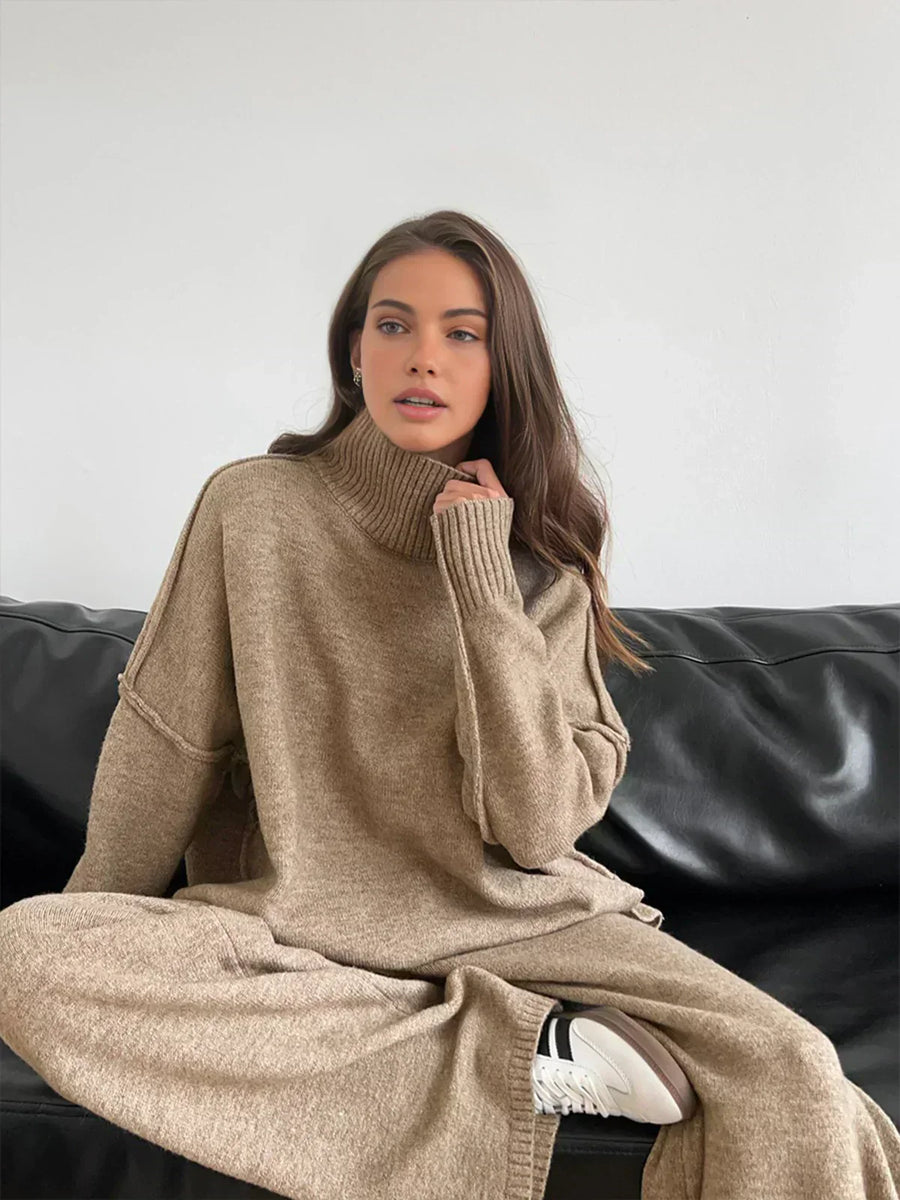 Compleu tricotat cu guler înalt și pantaloni