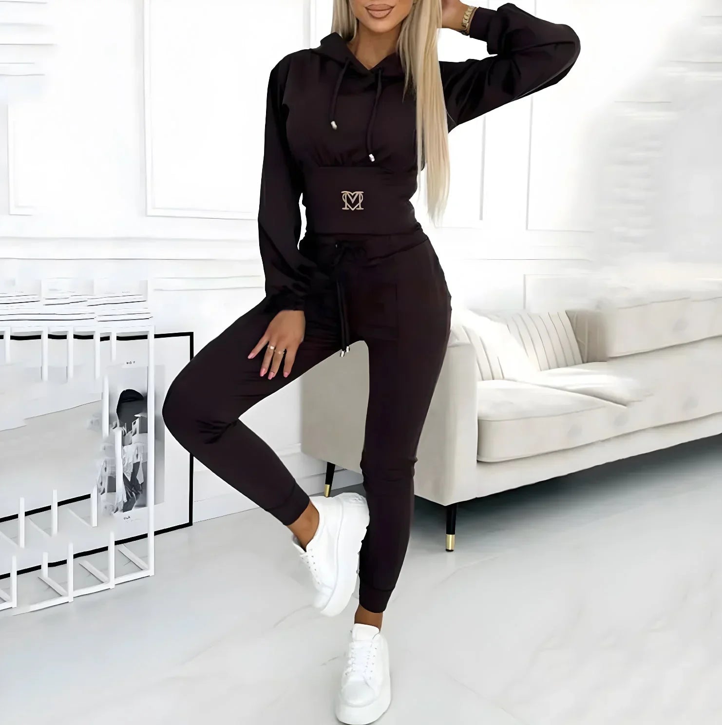"Livia – Set Sport Elegant și Confortabil" can be rewritten as "Livia – Set Sportiv Elegant și Confortabil".