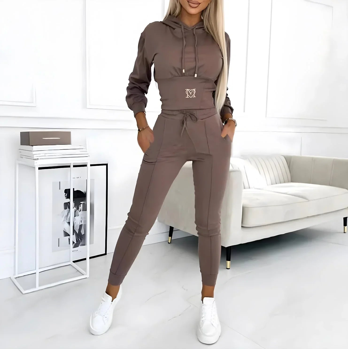 "Livia – Set Sport Elegant și Confortabil" can be rewritten as "Livia – Set Sportiv Elegant și Confortabil".