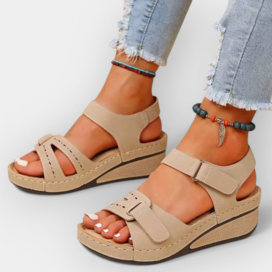 Sandale cu design aerisit
