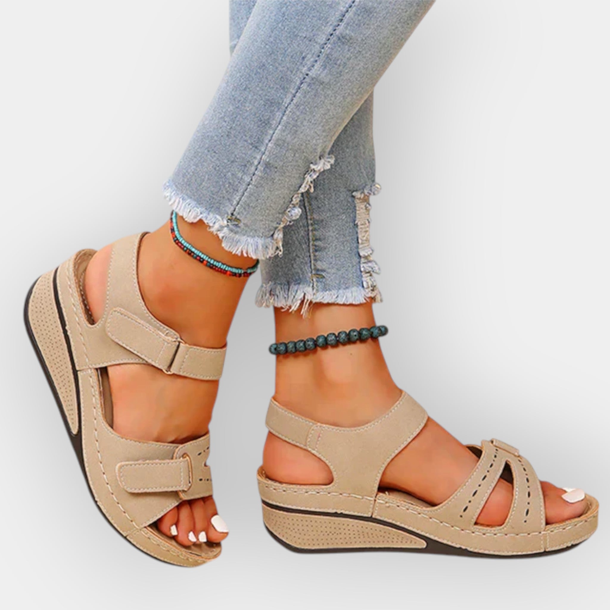 Sandale cu design aerisit