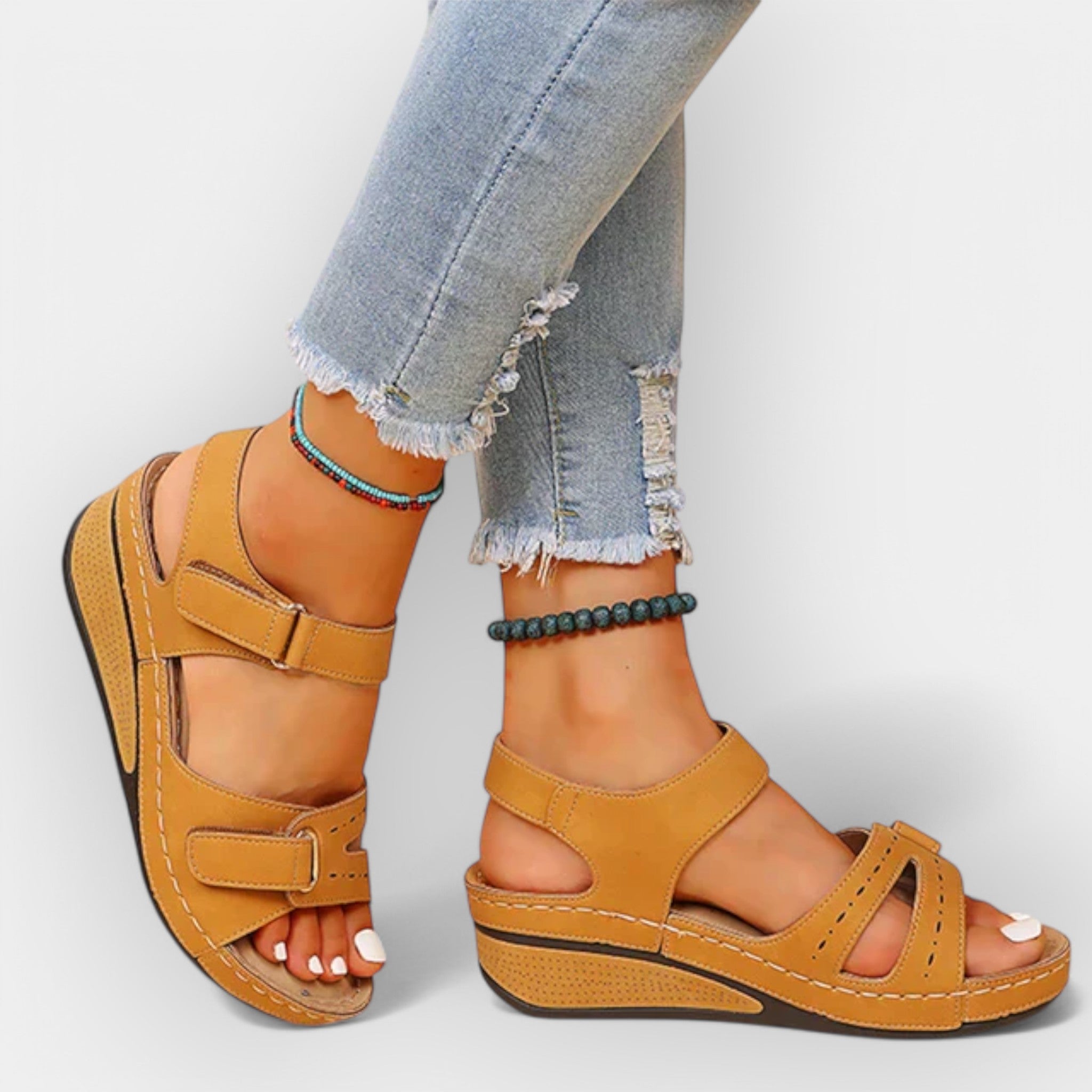 Sandale cu design aerisit