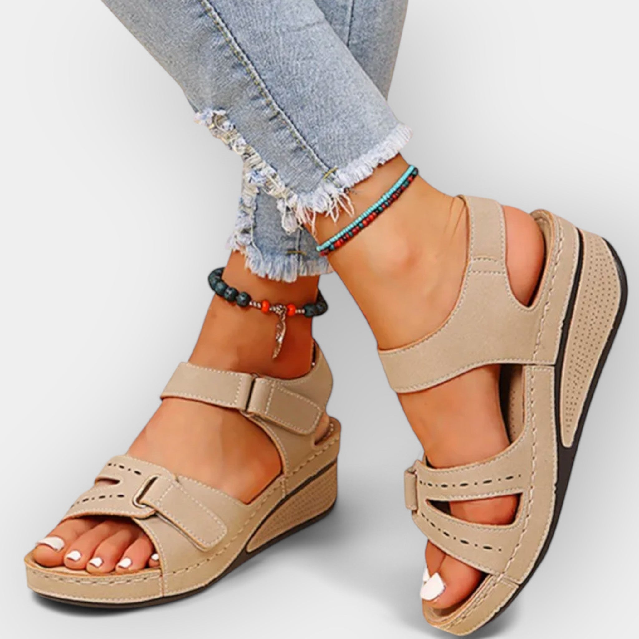 Sandale cu design aerisit