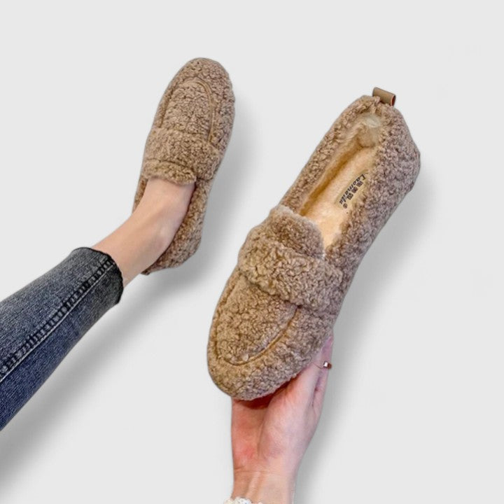 Încălțăminte elegantă și călduroasă