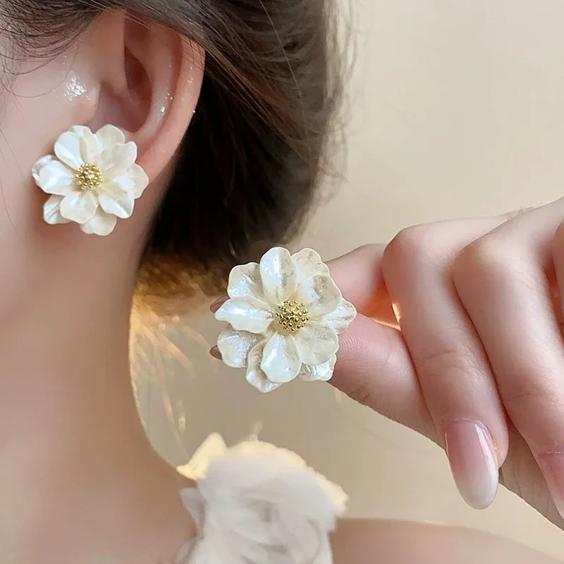 Cercei din acril alb Blommörhängen