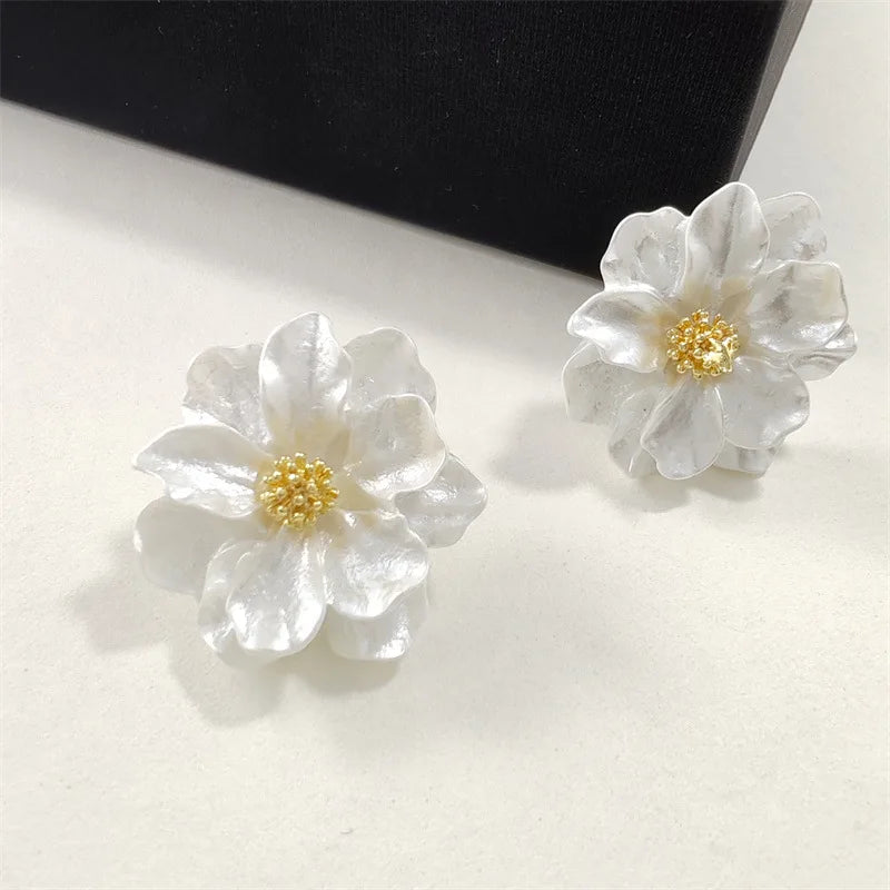 Cercei din acril alb Blommörhängen