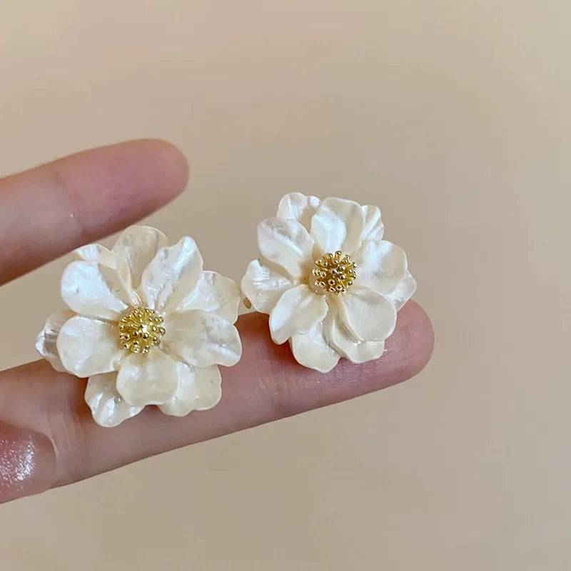 Cercei din acril alb Blommörhängen