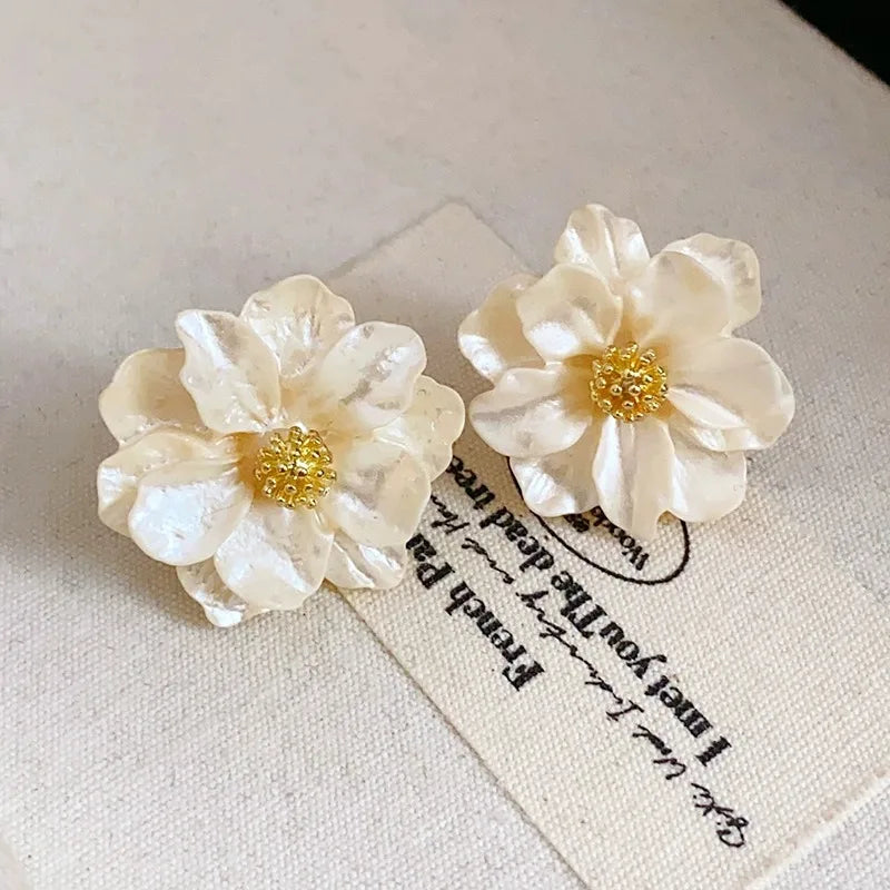 Cercei din acril alb Blommörhängen