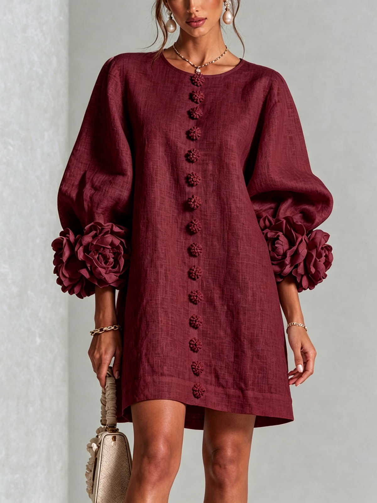 Cristina | Rochie mini albă cu flori și manșete decorate