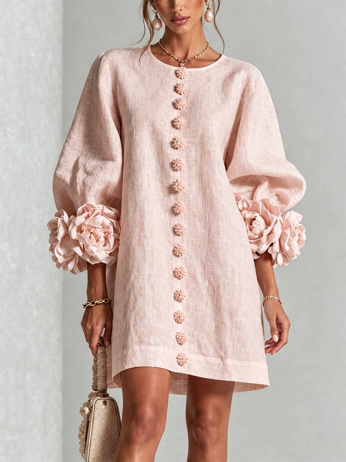 Cristina | Rochie mini albă cu flori și manșete decorate