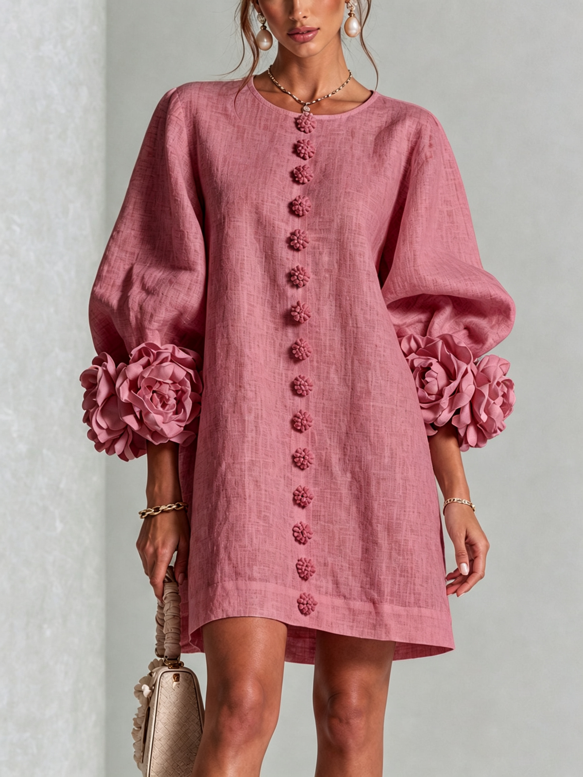 Cristina | Rochie mini albă cu flori și manșete decorate