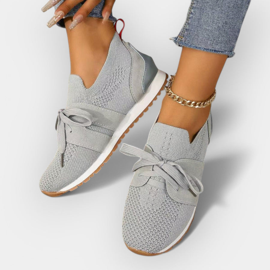 Adidași cu design transparent