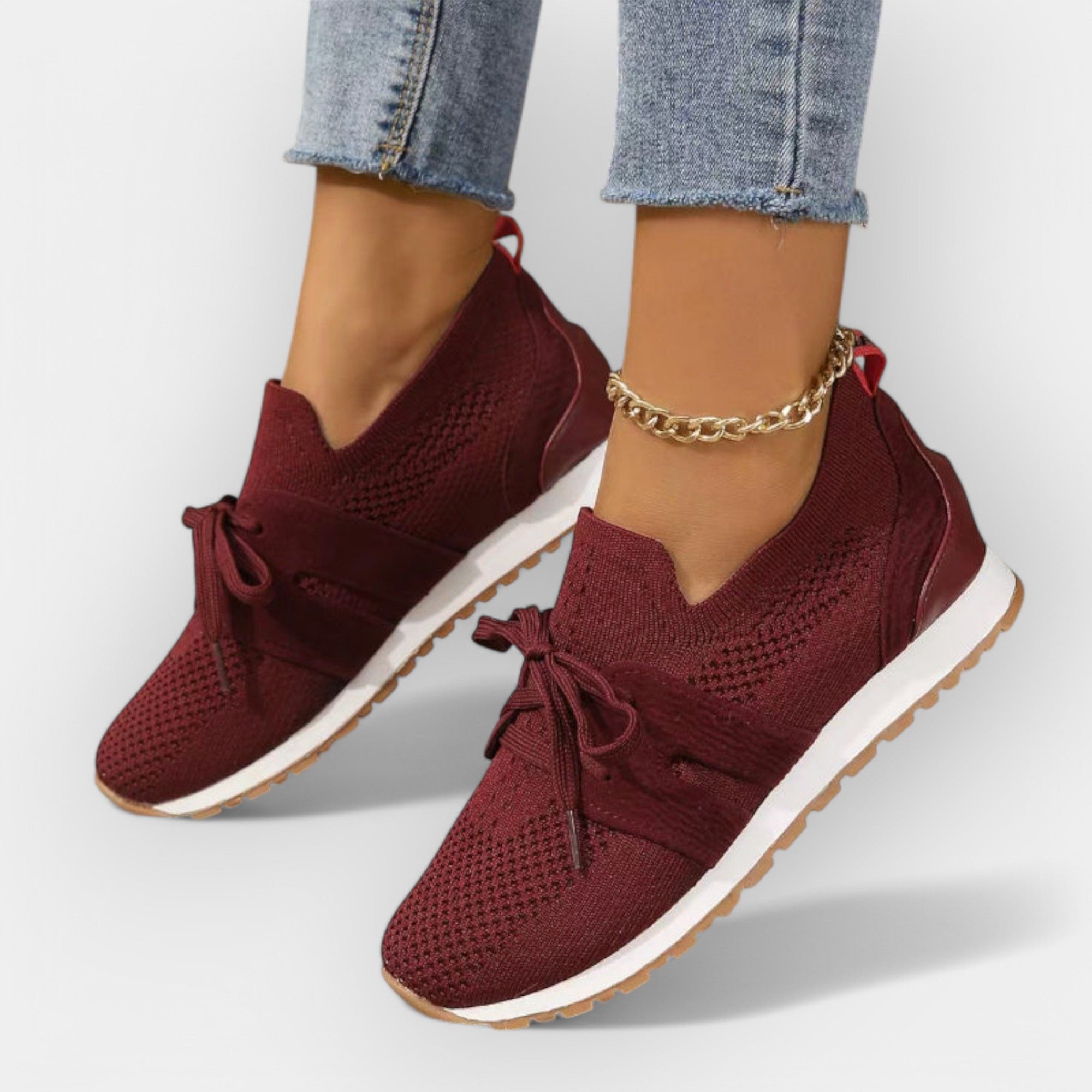 Adidași cu design transparent