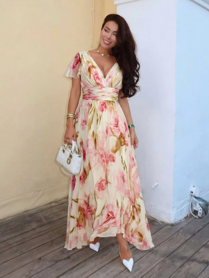 Elara | Rochie cu decolteu în V și mâneci scurte" could be rewritten as:

"Elara | Rochie elegantă cu decolteu în V și mâneci scurte