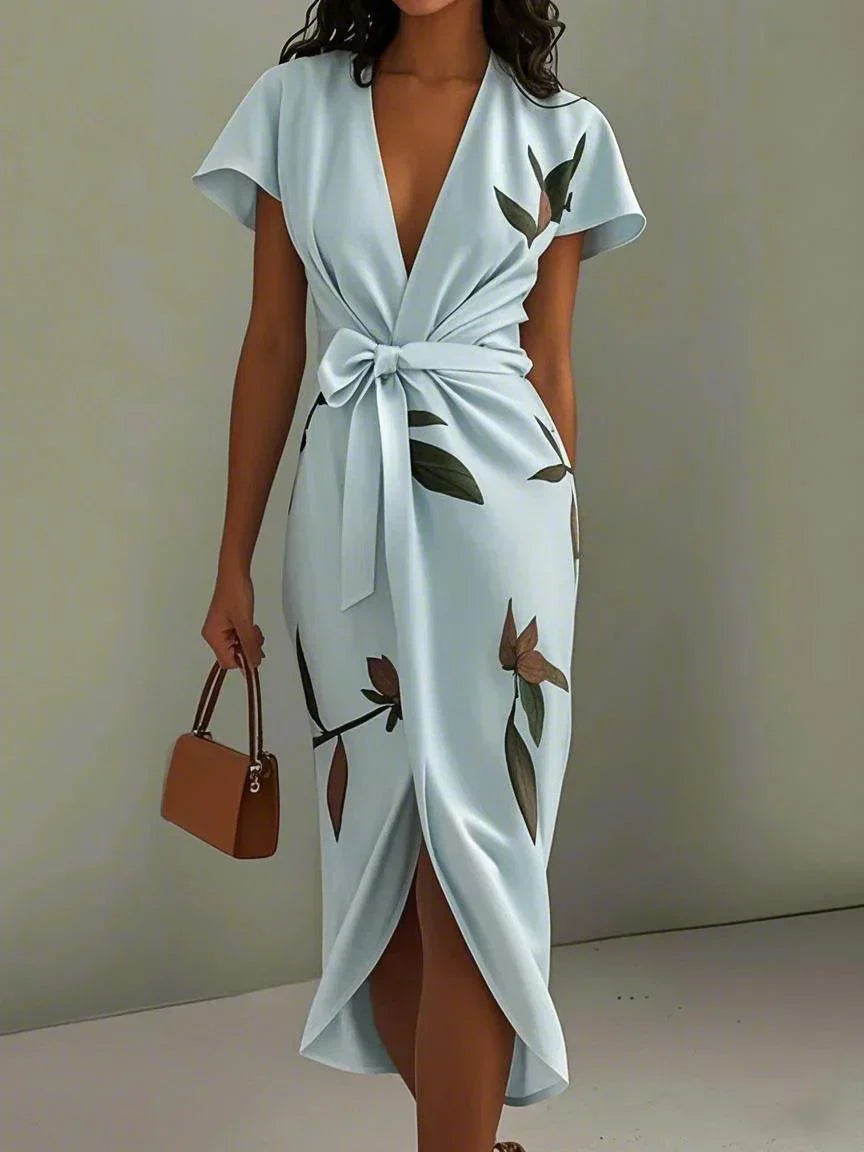 Rochie elegantă cu design petrecut