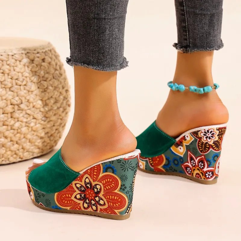 Ionela - Sandale cu toc și design floral