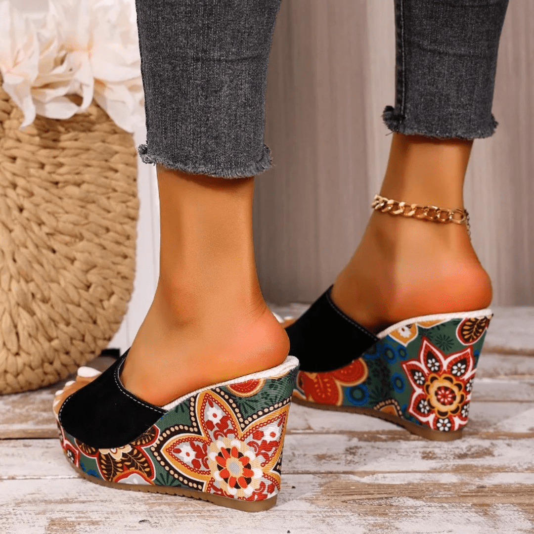 Ionela - Sandale cu toc și design floral